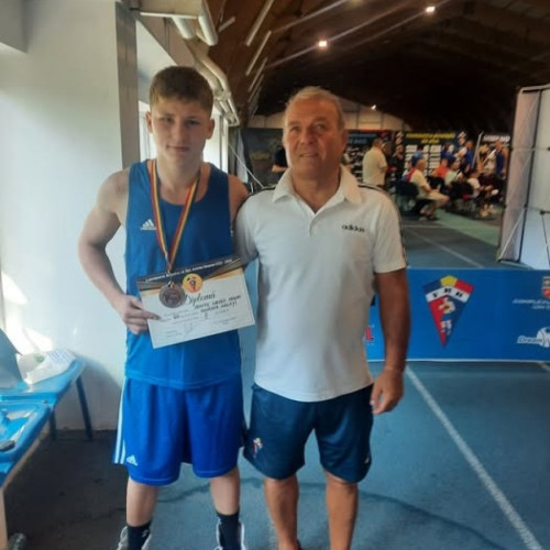 Box. Daniel Irofte a devenit vicecampion național la under 23