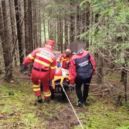 Salvare în pădure pentru o femeie rănită în timpul culesului de ciuperci