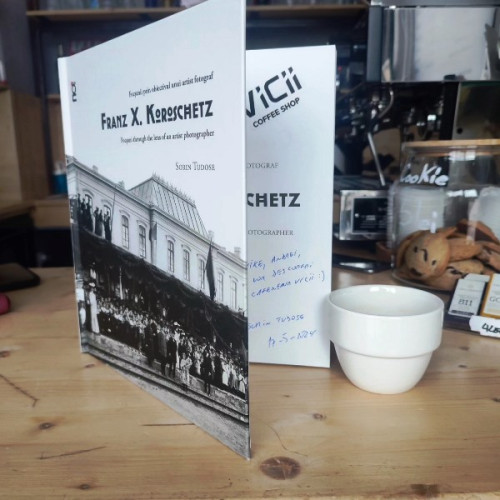 Album dedicat fotografului sloveno-francez Franz Koroschetz, ajuns în biblioteca ambasadei Sloveniei în Focșani