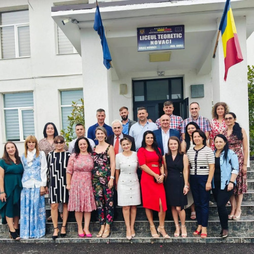 Revedere emoționantă a fostilor elevi ai claselor a XII-a B și C de la liceul Novaci