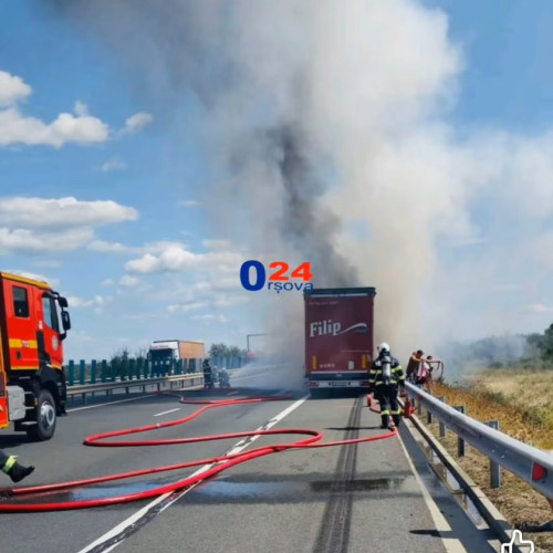Autotren mistuit de flăcări pe autostrada A1
