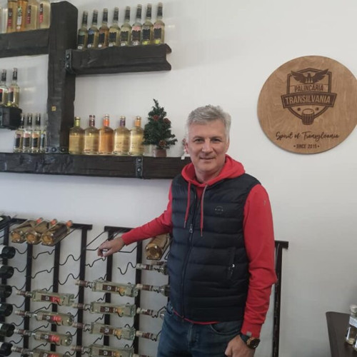 Senatorul PSD Daniel Cătălin Zamfir îl atacă pe Cătălin Drulă, acuzându-l de presiuni pentru organizarea rapidă a alegerilor din București, într-un context polititc tensionat. Potrivit newsbucuresti.ro, Zamfir susține că Drulă dorește alegeri imediat, fiind motivat de interese personale, după ce a pozat alături de Nicușor Dan, candidatul pentru Capitală.