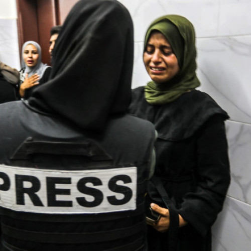 Zeci de jurnaliști uciși în atacuri asupra unor spitale din Gaza