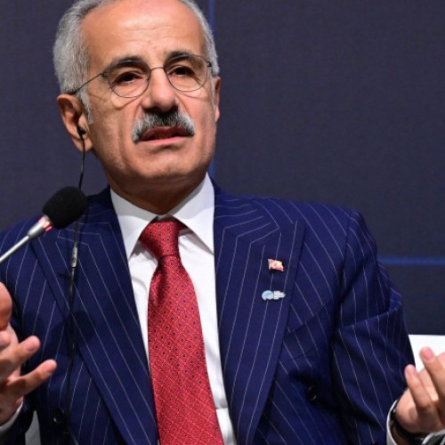 ministrul turc al transporturilor, amendat pentru depășirea vitezei pe autostradă