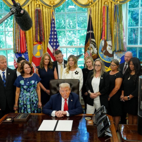 Donald Trump afirmă că nu este dictator, dar consideră că mulți americani ar dori să aibă un astfel de lider