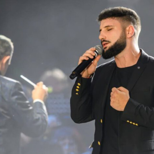 Ionuț Danil câștigă premiul I la festivalul "Mamaia" cu un hit al trupei Cargo