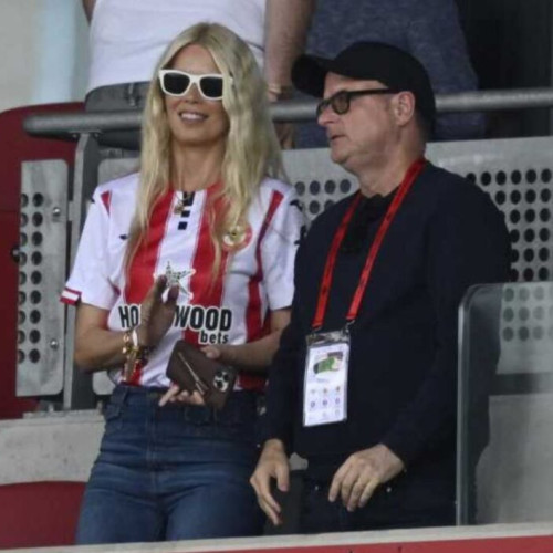 Claudia Schiffer, fana a echipei Brentford, a atras atenția la meciul din Premier League