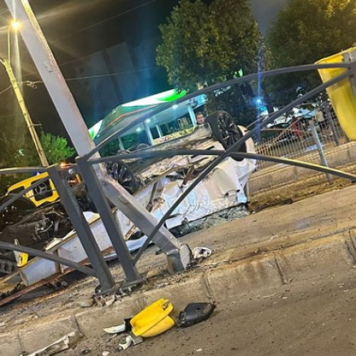 tânăr de 20 de ani rănit într-un accident rutier în București