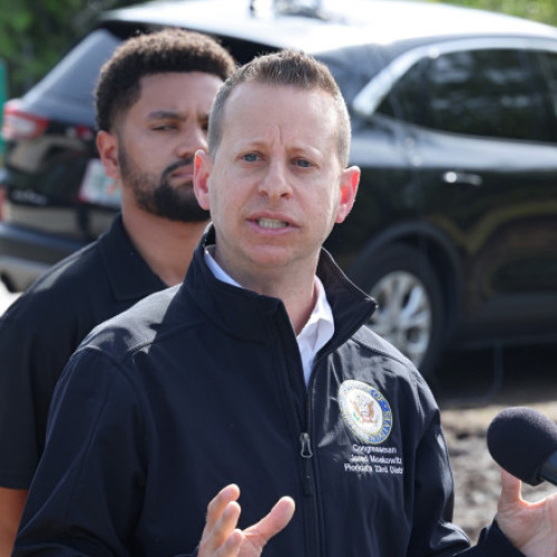 democrat din Florida îi cere lui Trump să înăsprească poziția față de Rusia