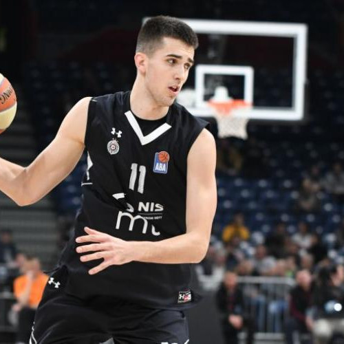 Dusan Miletic, pivot sârb în vârstă de 27 de ani, s-a alăturat echipei campioanei României înaintea unui sezon nou promițător. Jucătorul, cu experiență în ABA League și Liga ACB, consideră că a găsit un mediu foarte bun la Cluj-Napoca.