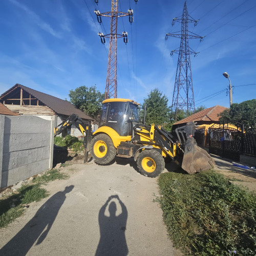 Scene incredibile pe strada TUSNAD din Târgu Jiu: un bărbat a fost prins furând apă din rețeaua publică