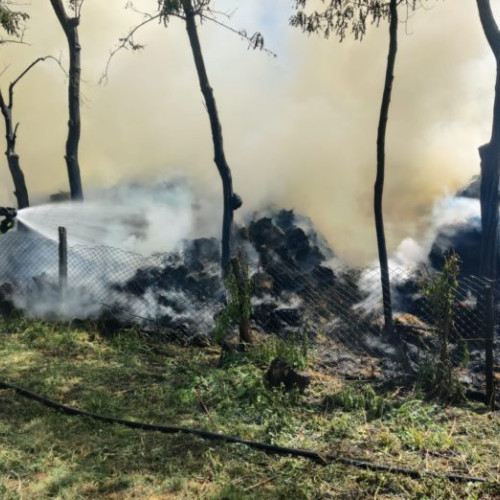 Incendiu la depozitul de furaje din Plopenii Mari