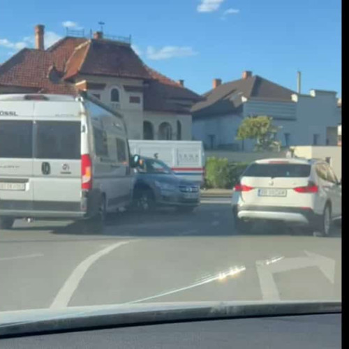 accident în giratoriu la Alba Iulia