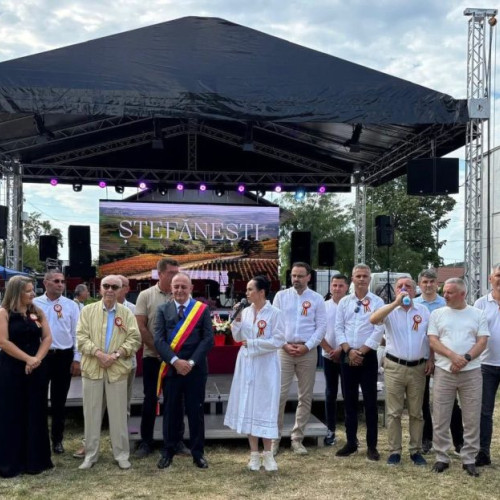 Locuitorii orașului Ștefănești au celebrat zilele trecute 573 de ani de la prima atestare documentară a localității. Evenimentul a fost unul plin de emoție, recunoștință și bucurie, adunând oamenii din comunitate care nu uită rădăcinile și privesc cu Încredere spre viitor.