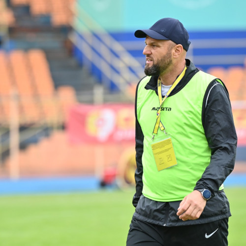 Vali Avadanei, antrenorul echipei CSM Ceahlăul, a vorbit despre succesul echipei sale în meciul împotriva Dinamo. Potrivit declarațiilor sale, meciul a început cu emoții, dar pe măsură ce jocul a avansat, lucrurile au decurs bine. Antrenorul a mulțumit suporterilor care au fost alături de echipă și i-au susținut în cele 90 de minute, contribuind astfel la moralul echipei, confom monitorulneamt.ro.