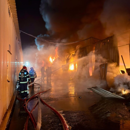 Incendiul de la complexul Dragonul Roșu a distrus peste 3.800 de metri pătrați