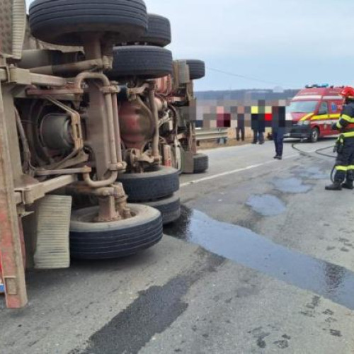 Autoutilitară răsturnată în județul Cluj, echipaje de urgență la fața locului