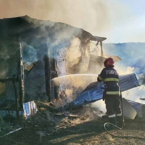 Incendiu într-o casă din satul Podu Lacului, comuna Poiana Cristei