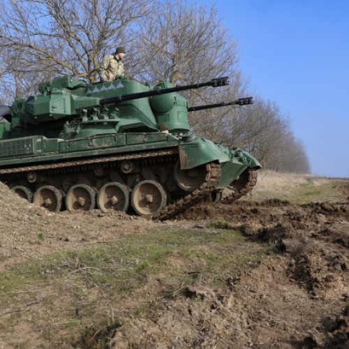 Rusia a realizat progrese lente în estul Ucrainei, însă ultimele informații arată că a avansat în regiunea Dnipropetrovsk, deși oficialii ucraineni neagă această faptă. Forțele armate ale Ucrainei continuă să controleze zona, potrivit unui comunicat, în timp ce o ofensivă rusă în regiune a fost confirmată de ruși, notează digi24.ro.