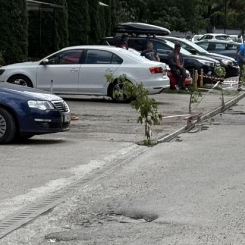 O metodă neașteptată de reparare a gropilor din asfalt pe străzile din Cluj