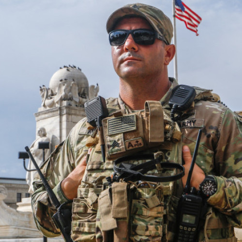 soldați mobilizați de Donald Trump au început să strângă gunoiul în Washington, potrivit Fox News