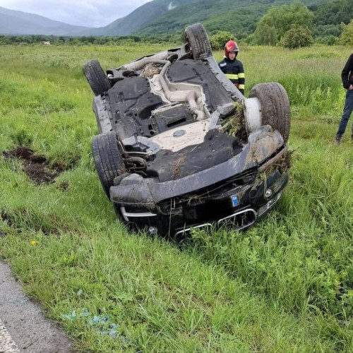 accident pe drumul din timis: un bătrân s-a răsturnat cu mașina într-un canal de colectare