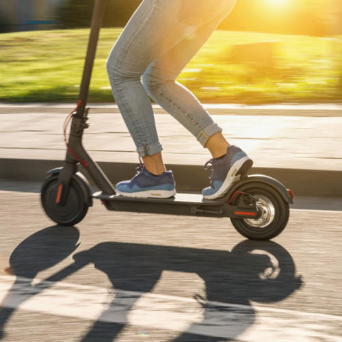 Fetiță rănită după ce a căzut de pe trotinetă în comuna Ion Creangă