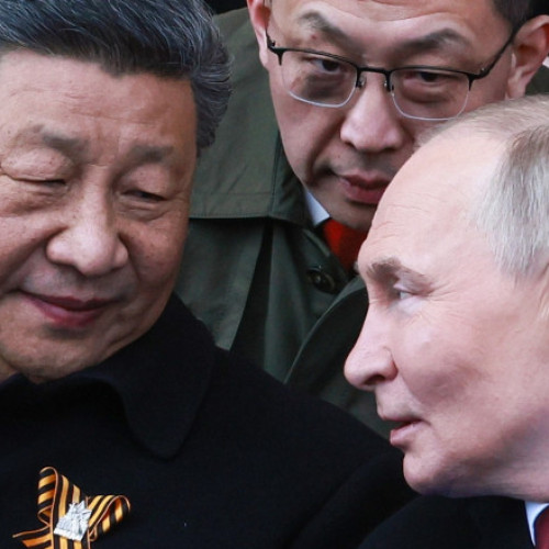 Vladimir Putin va efectua o vizită istorică în China, programată între 31 august și 3 septembrie, relatează presa rusă, citează agenția TASS. Purtătorul de cuvânt al Kremlinului, Dmitri Peskov, a declarat că această vizită va fi fără precedent pentru liderul rus, și va include întâlniri bilaterale între delegații. În ciuda acestor planuri, agenda completă a vizitei rămâne încă neclară.