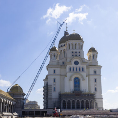 Primăria Sectorului 2 intenționează să acorde un sprijin de două milioane de lei pentru Patriarhia Română, pentru finalizarea lucrărilor la Catedrala Mântuirii Neamului, potrivit newsbucuresti.ro. Conform documentelor oficiale, în februarie 2025, Patriarhia a cerut această finanțare pentru a continua construcția catedralei, în special pentru finalizarea finisajelor și a lucrărilor de structură.