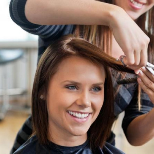 Proiect pentru tineri interesați de domeniul frumuseții în Cluj și Bistrița