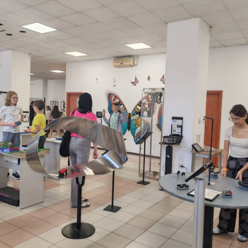 excursie educationala pentru elevii merituosi la casa experimentelor din bucurești