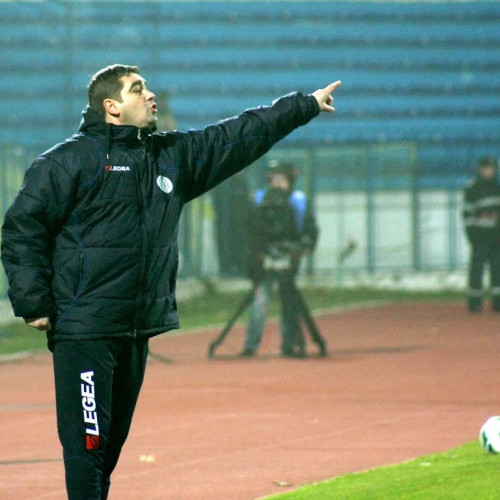 Petrolul Ploiești s-a calificat în ultimul moment în finala Cupei României, după victoria cu 2-1 împotriva Politehnicii Iași în play-off, după prelungiri. Antrenorul echipei, Liviu Ciobotariu, a declarat că a fost o calificare obținută în ultimele momente, „trasă cu forcepsul”. Potrivit acestuia, echipa avea mare nevoie de această calificare, deoarece rezultatele recente nu au fost favorabile, ci chiar au pus echipa într-o poziție dificilă, însă el consideră că în mare parte jocul a fost controlat de Petrolul.