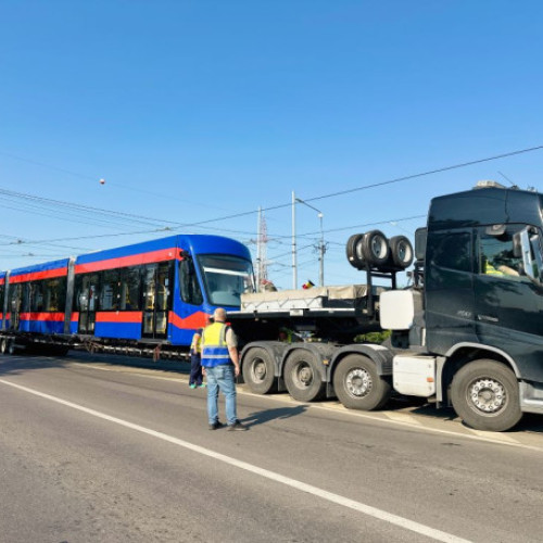 Autobuze și tramvaie electrice sosesc în Oradea pentru modernizarea transportului public
