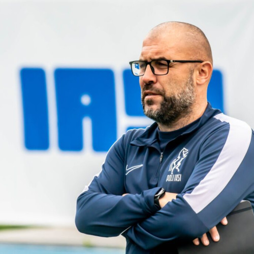 Politehnica Iași a fost eliminată din Cupa României la fotbal după ce a pierdut în prelungiri cu 2-1 în fața Petrolului Ploiești, pe teren propriu. Meciul din play-off a fost marcat de emoții intense, iar antrenorul iesean, Anthony "Tony" Da Silva, a rămas profund afectat de rezultat.