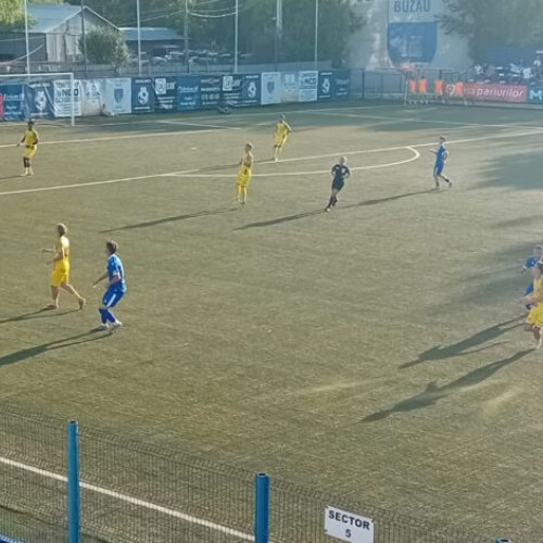 Metalul Buzău a câștigat clar primul meci al sezonului, departe de așteptări, fiind mult mai ușor decât s-ar fi crezut de cei mai optimiști suporteri. Echipa alb-albastră a dominat partidele și a trecut cu ușurință de Ceahlaul, o formație care nu a reușit să réactioneze pe terenul sintetic din Crâng.