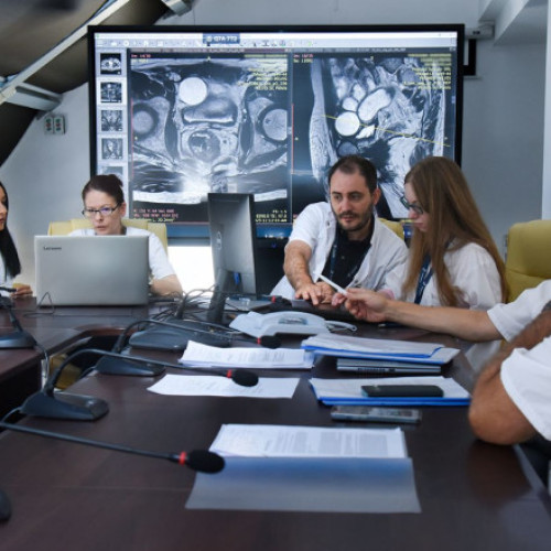 Un caz de succes în diagnosticarea și tratarea cancerului colorectal la Spitalul SANADOR