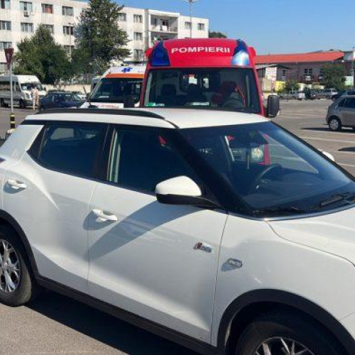 accident grav într-o parcare comercială: o femeie a fost lovită de o șoferiță confuză