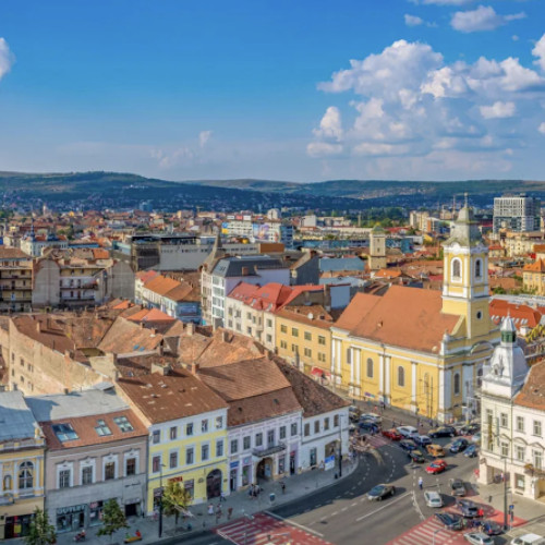 Costul vieții în Cluj-Napoca rămâne ridicat, conform unui studiu recent realizat de Numbeo. Potrivit cercetării, locuitorii din oraș trebuie să plătească mai mult pentru restaurante, magazine, chirii, transport și salarii decât în alte zone din țară.