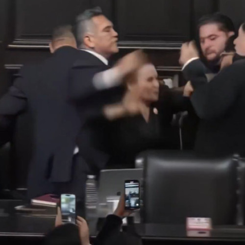 Violente în senatul Mexicului în urma unui incident între liderii opoziției și conducerea camerei