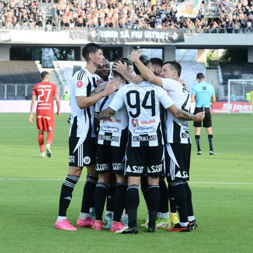 doi jucători ai Universității Cluj, care vor reprezenta continentul african în preliminariile Campionatului Mondial 2026