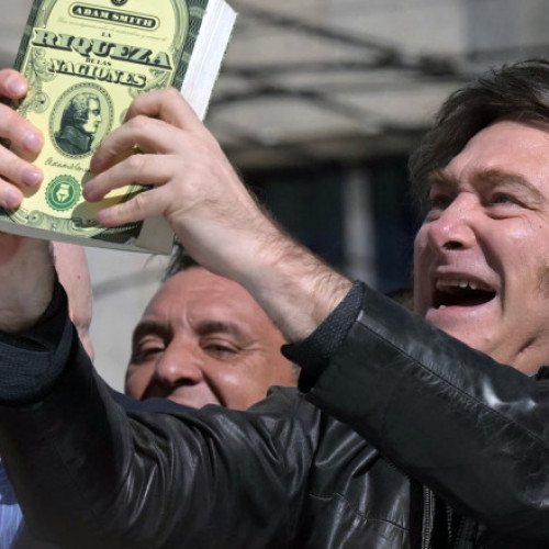 Atac cu pietre și sticle asupra președintelui Argentinei în timpul campaniei electorale