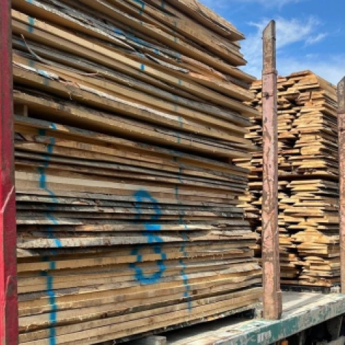 Transport ilegal de lemn confiscat de polițiștii din Maramureș