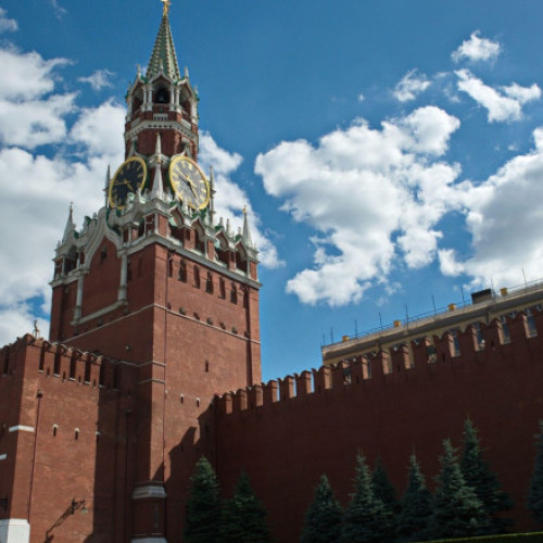 Rusia își menține interesul pentru negocieri, dar continuă atacurile în Ucraina