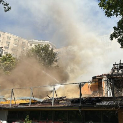 Incendiu puternic în zona Piața Victoriei din București