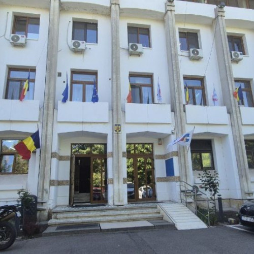 Toți cei 27 de consilieri locali, prezenți la ședință