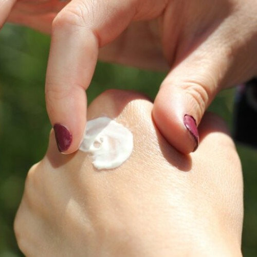 Laptişorul de matcă, un ingredient valoros în lumea cosmeticii și a sănătății