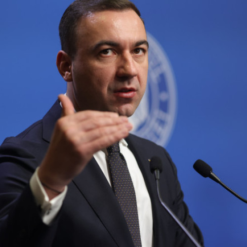 Ministrul Energiei, Bogdan Ivan, a asigurat joi că prețul gazelor naturale nu va crește în viitorul apropiat. Într-un interviu la Antena 3, el a afirmat că &quot;gazele nu se scumpesc&quot;, menționând că măsurile luate de Ministerul Energiei vizează în special scăderea tarifelor pentru energia electrică, pentru beneficiul consumatorilor finali. Potrivit news.ro, Ivan a explicat că se acționează pentru a regla atât piața, cât și pentru a crește capacitățile de producție a energiei.