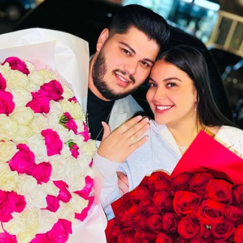 Betty Salam, fiica vitregă a gorjencei Roxana Dobre, se pregătește de un nou capitol în viața sa personală. La doar o lună după divorț, artista a fost cerută în căsătorie de iubitul ei, Roberto Tudor, membru al trupei tatălui său, Florin Salam. Ceremonia s-a petrecut chiar în ziua în care a sărbătorit ziua de naștere, iar momentul a fost plin de emoție.