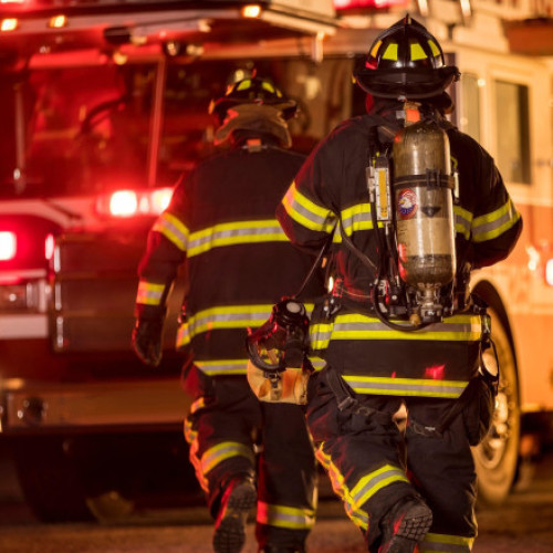 două pompieri arestați în Washington în timpul intervenției pentru incendiu