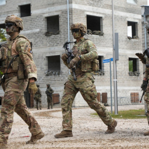 Republica Cehă a depășit obiectivul de recrutare pentru acest an, cu peste 2.100 de voluntari care s-au alăturat forțelor armate, atingând cel mai mare număr de la abolirea serviciului militar obligatoriu în 2004. Potrivit generalului de brigadă Vladimir Studena, directorul Agenției de Personal a Armatei, „obiectivul de recrutare era de 2.100 de soldați profesioniști pentru acest an. L-am atins deja”.